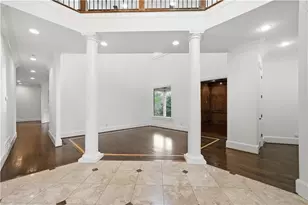 7611 Regency Cir, Sandy Springs, GA 30350 - Photo 16