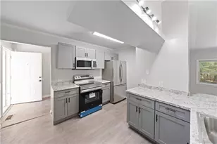 667 Alcovy Forest Dr, Lawrenceville, GA 30045 - Photo 10