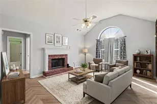 130 Hemlock Dr, Newnan, GA 30263 - Photo 2