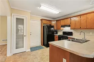 150 Oak Cir S, Stockbridge, GA 30281 - Photo 6
