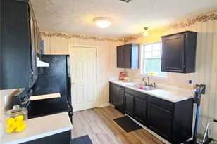 304 Village Ln, Stockbridge, GA 30281 - Photo 8