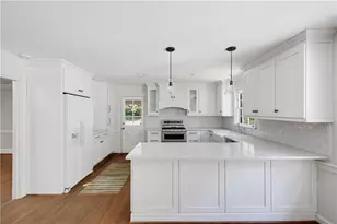 5715 Lake Island Dr, Sandy Springs, GA 30327 - Photo 8