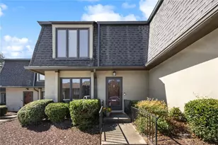 7 Ivy Gates NE, Atlanta, GA 30342 - Photo 2