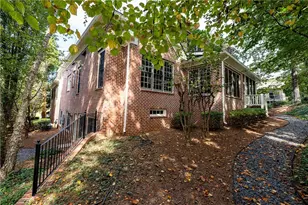 835 Glengate Pl, Sandy Springs, GA 30328 - Photo 40