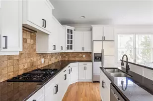 1055 Davis Cir NW, Atlanta, GA 30318 - Photo 14