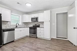 6379 Leverett Dr, Lithonia, GA 30038 - Photo 6