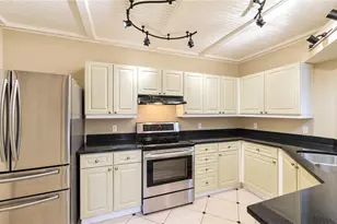 3334 Peachtree Rd NE, Atlanta, GA 30326 - Photo 10