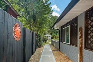 1593 Mill Acres Dr SW, Atlanta, GA 30311 - Photo 32