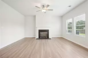 107 Vickers Point Dr, Fairburn, GA 30213 - Photo 4