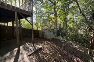 910 Indian Lake Dr, Lilburn, GA 30047 - Photo 28