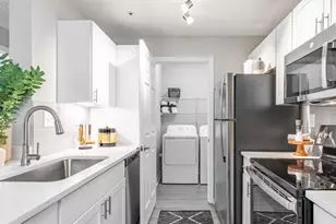 2124 Gables Dr, Atlanta, GA 30319 - Photo 2