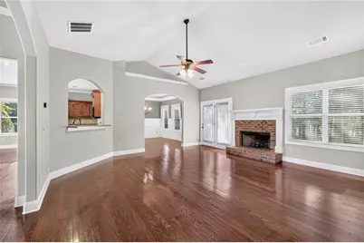 301 Molly Way, Winder, GA 30680 - Photo 4