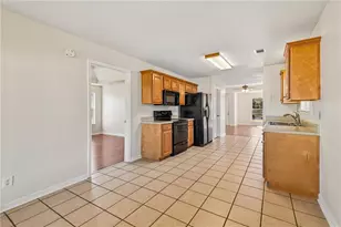 902 Haverhill Cir, Warner Robins, GA 31088 - Photo 2