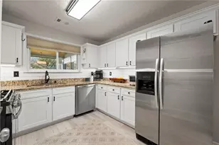 13085 Crabapple Lake Dr, Roswell, GA 30076 - Photo 2