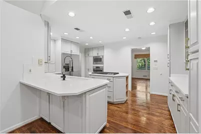 4601 Club Circle NE, Atlanta, GA 30319 - Photo 8