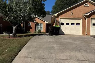 7177 Woodridge Ln, Union City, GA 30291 - Photo 2