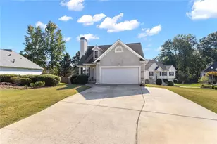 121 Kingsbrook Cir, Newnan, GA 30265 - Photo 2