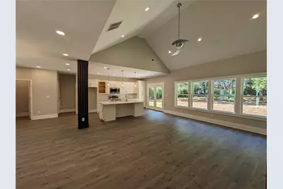 915 W Poplar Street, Griffin, GA 30224 - Photo 2