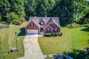 422 Regan Dr, Winder, GA 30680 - Photo 2