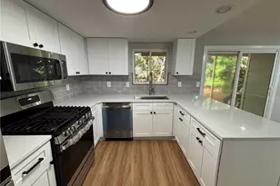 11 Middleton Ct SE, Smyrna, GA 30080 - Photo 2