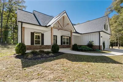 130 E Crestwood Road, Tyrone, GA 30290 - Photo 1