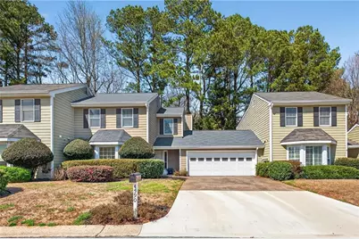4590 Village Oaks Circle, Dunwoody, GA 30338 - Photo 1