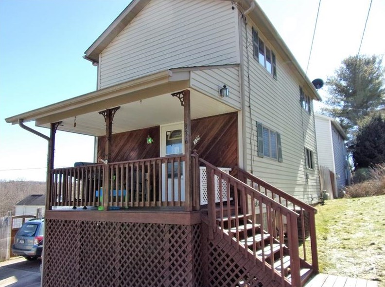 336 Magnolia Ln, Tarentum, PA 15084-2339