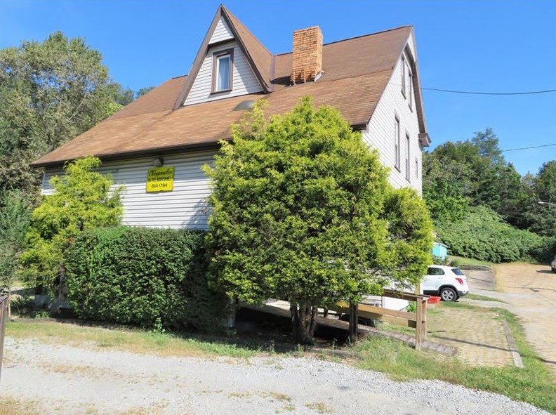 305 Mcmasters Ave, Turtle Creek, PA 15145-1908