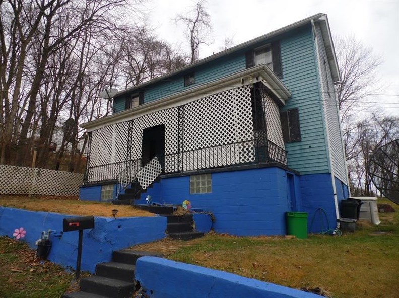 108 Rebecca St, Turtle Creek, PA 15145-1209