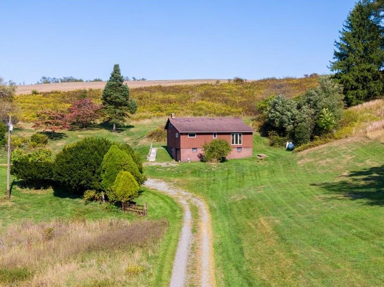 142 Buffalo Hill Rd, North Huntingdon, PA 15642-8637