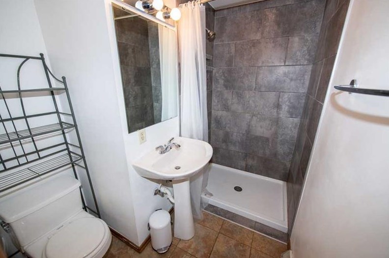 231 Hillendale Rd, Pittsburgh PA 15237-1803 exterior