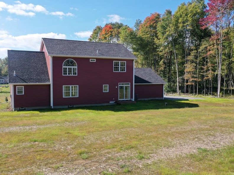 35 Venango St, Grove City, PA 16127