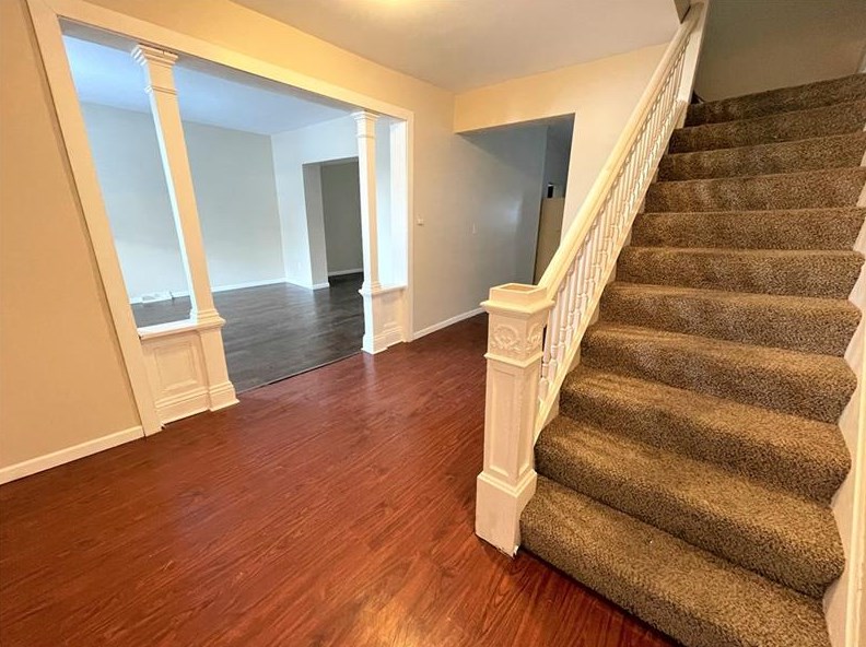 607 Wayne Ave, Ellwood City, PA 16117-2039