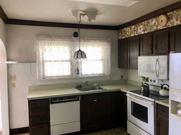 206 Main St, New Eagle, PA 15067-1143
