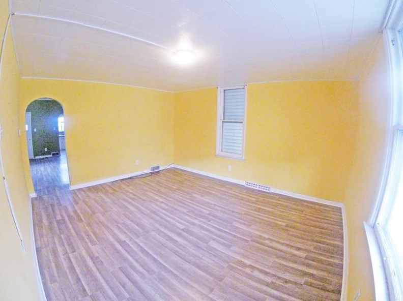732 Crescent Ave, Ellwood City, PA 16117-1920