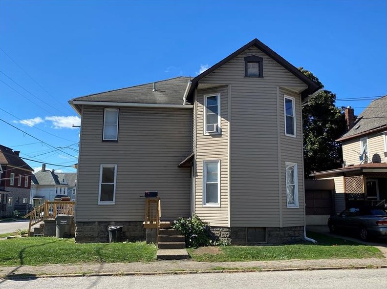 400 New Castle St, Butler, PA 16001-5352
