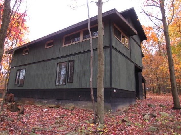 116 Elm Dr, Acme, PA 15610-1262
