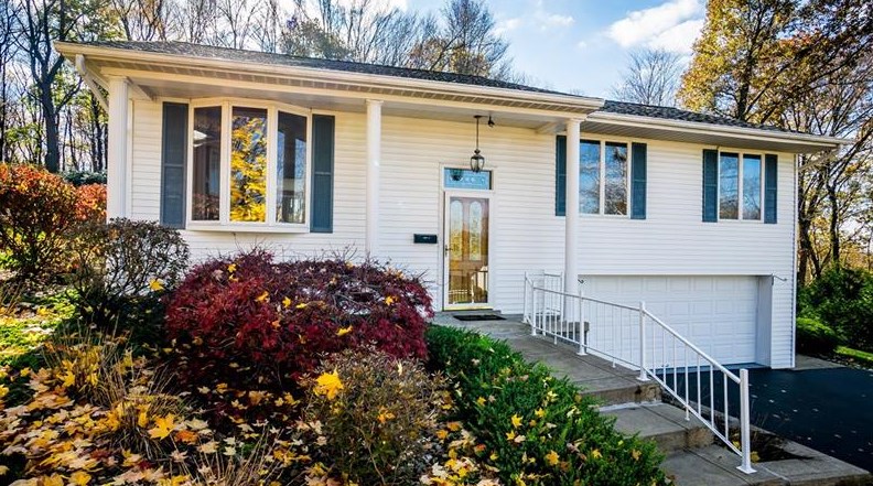 112 Coventry Dr, Butler, PA 16001-3418