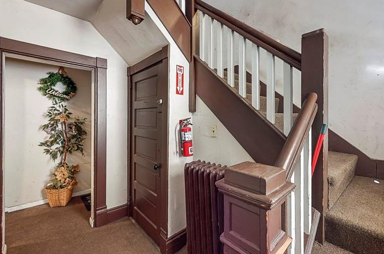 403 S 8th St, Connellsville, PA 15425