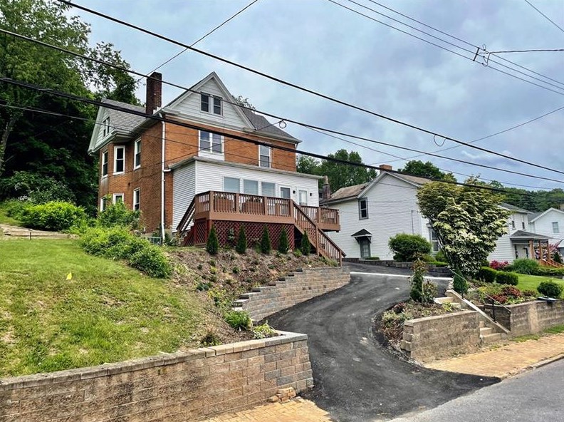 607 Hill St #1, Sewickley, PA 15143