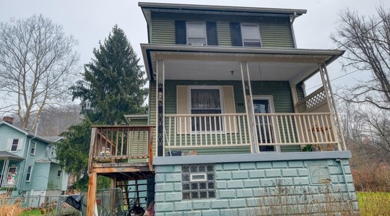 110 Leneake St, Turtle Creek, PA 15145-1027