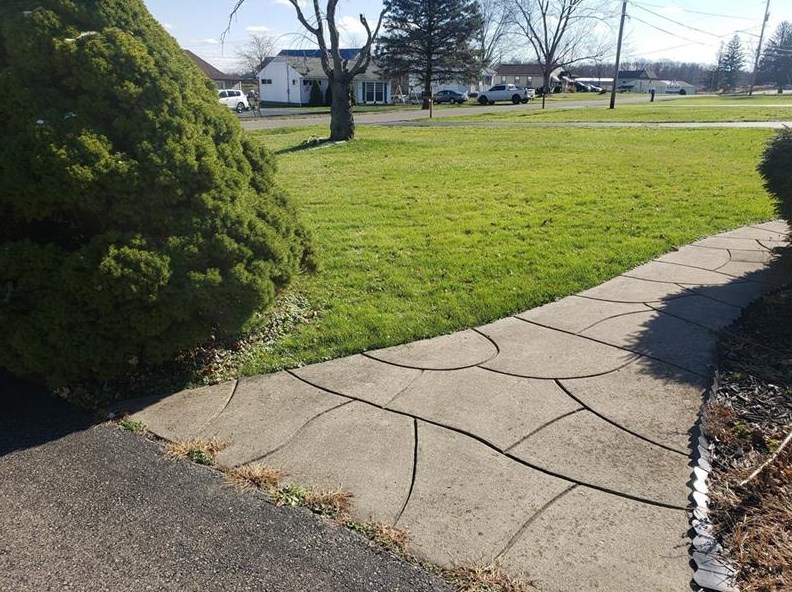14 Lower Idlewild Dr, New Castle, PA 16101