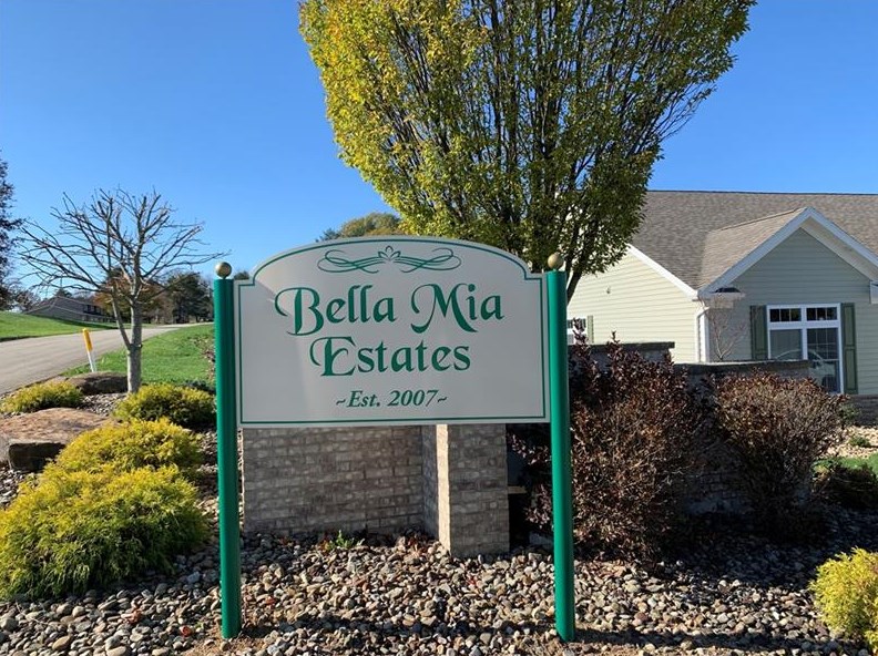 109 Mia Dr, Oliphant Furnace, PA 15401-8101
