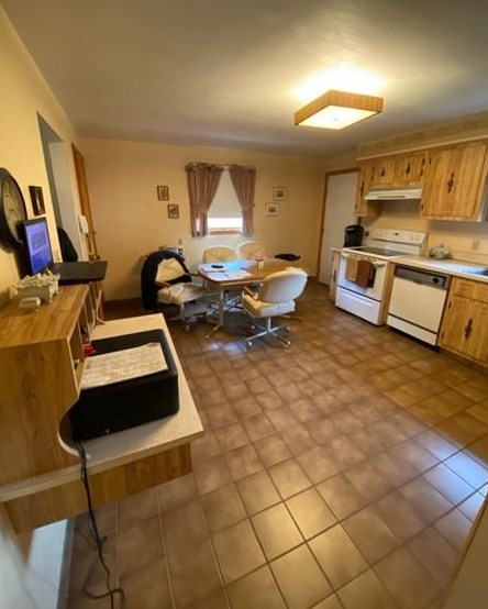 24 Barclay St, Greensburg, PA 15601-1608