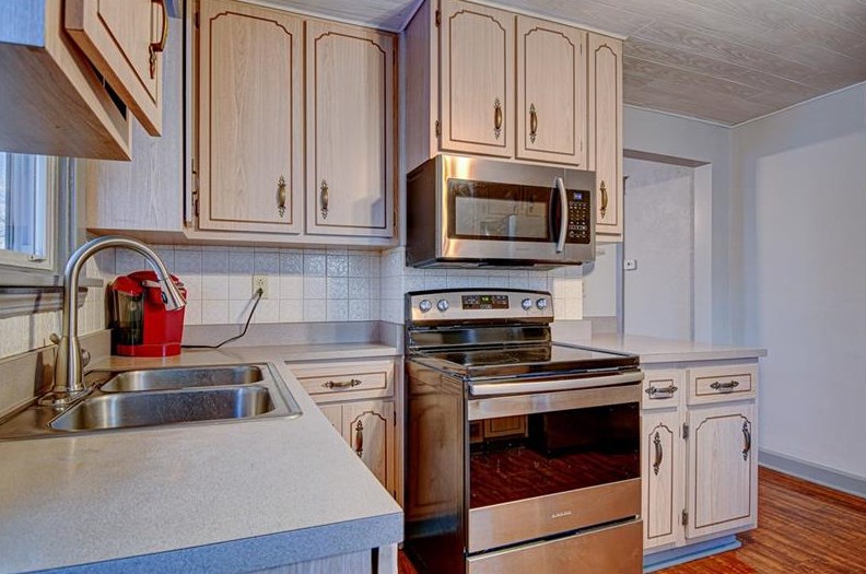 402 Good St, Jeannette, PA 15644