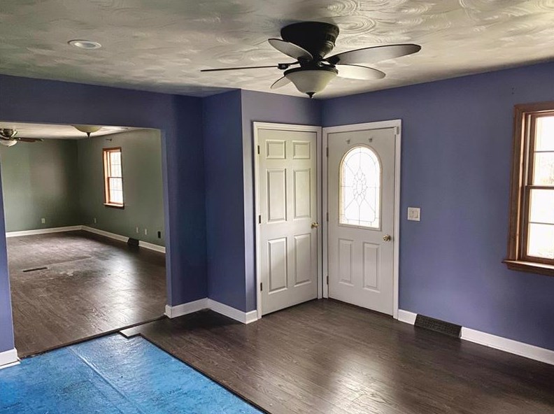 345 Mustard Ln, Lake Lynn, PA 15451-1043