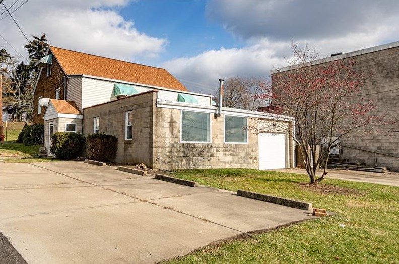 1300 Lincoln Hwy, North Versailles, PA 15137-2128