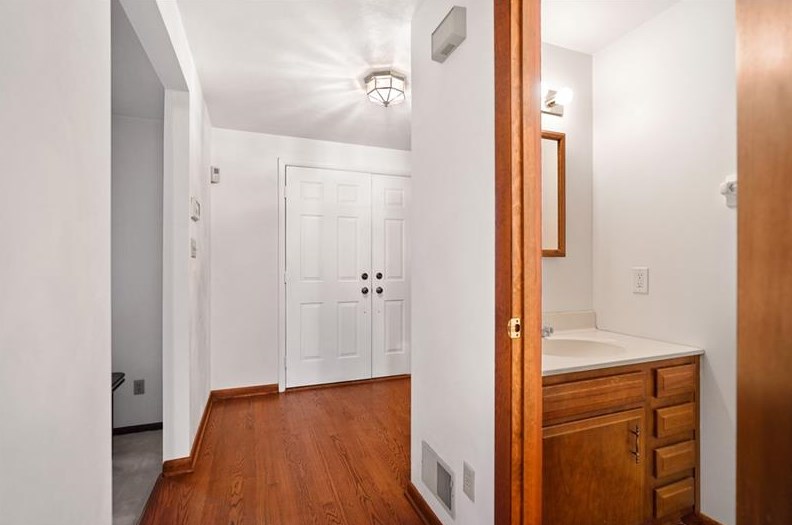45 Barri Dr, North Huntingdon, PA 15642-9485