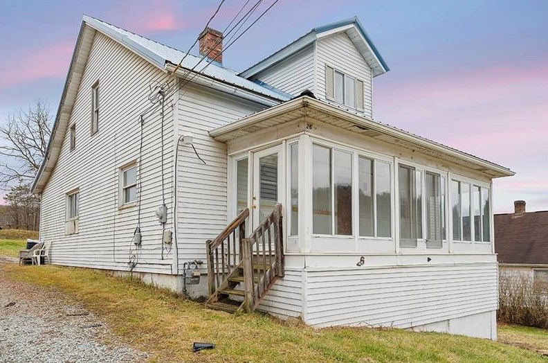 26 Campbell Dr, Rea, PA 15312-2737