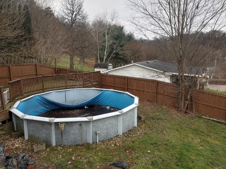 1020 4th St, Ellwood City, PA 16117-2838